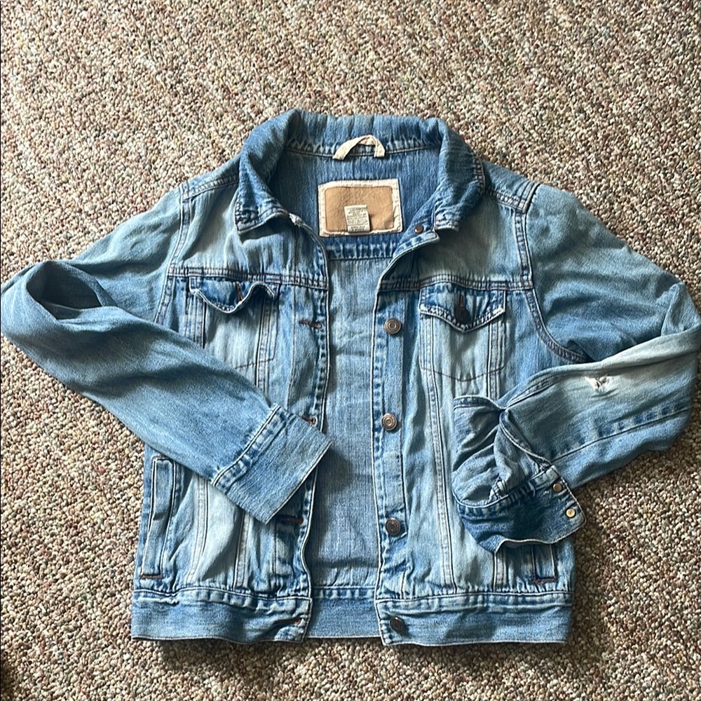 Stylish Blue Denim Jacket - image 1